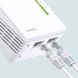 Powerlineудължител на обхват TP-Link TL-WPA4220 AV600 300 Mbps